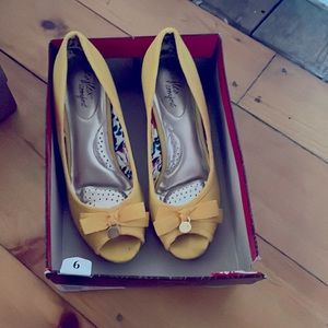 Cute yellow wedges